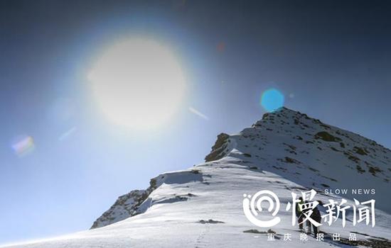 “飞鸟人”登上五千米雪山 纪录山巅不一样星光