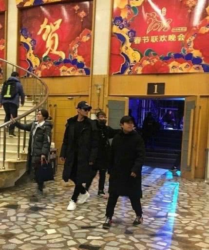 2018央视春晚彩排现场 王菲那英不唱《重逢》