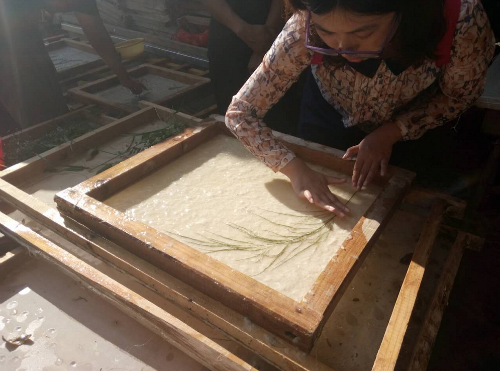 丹寨古法造纸 造出专家认同的文物古籍修复纸