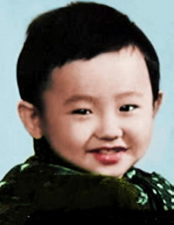吴秀波的童年时期长这样子，大叔果然从小帅到大【组图】