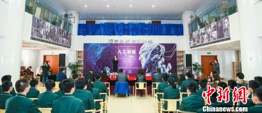 南京一中学开设人工智能选修课 不到两小时被抢完