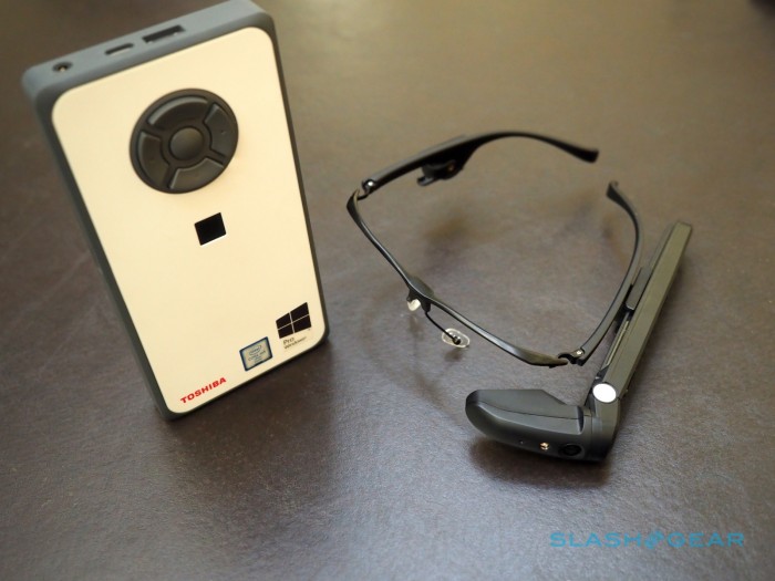 东芝推出AR辅助现实眼镜 搭配口袋电脑使用