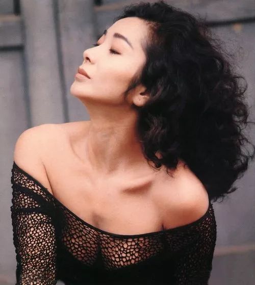 陈美凤是台湾最性感老太太，替前夫还债养家，62岁身材傲人