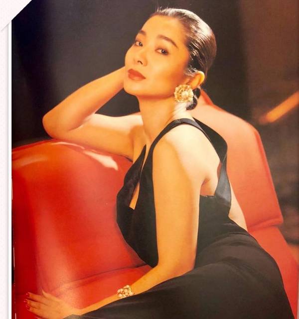 陈美凤是台湾最性感老太太，替前夫还债养家，62岁身材傲人