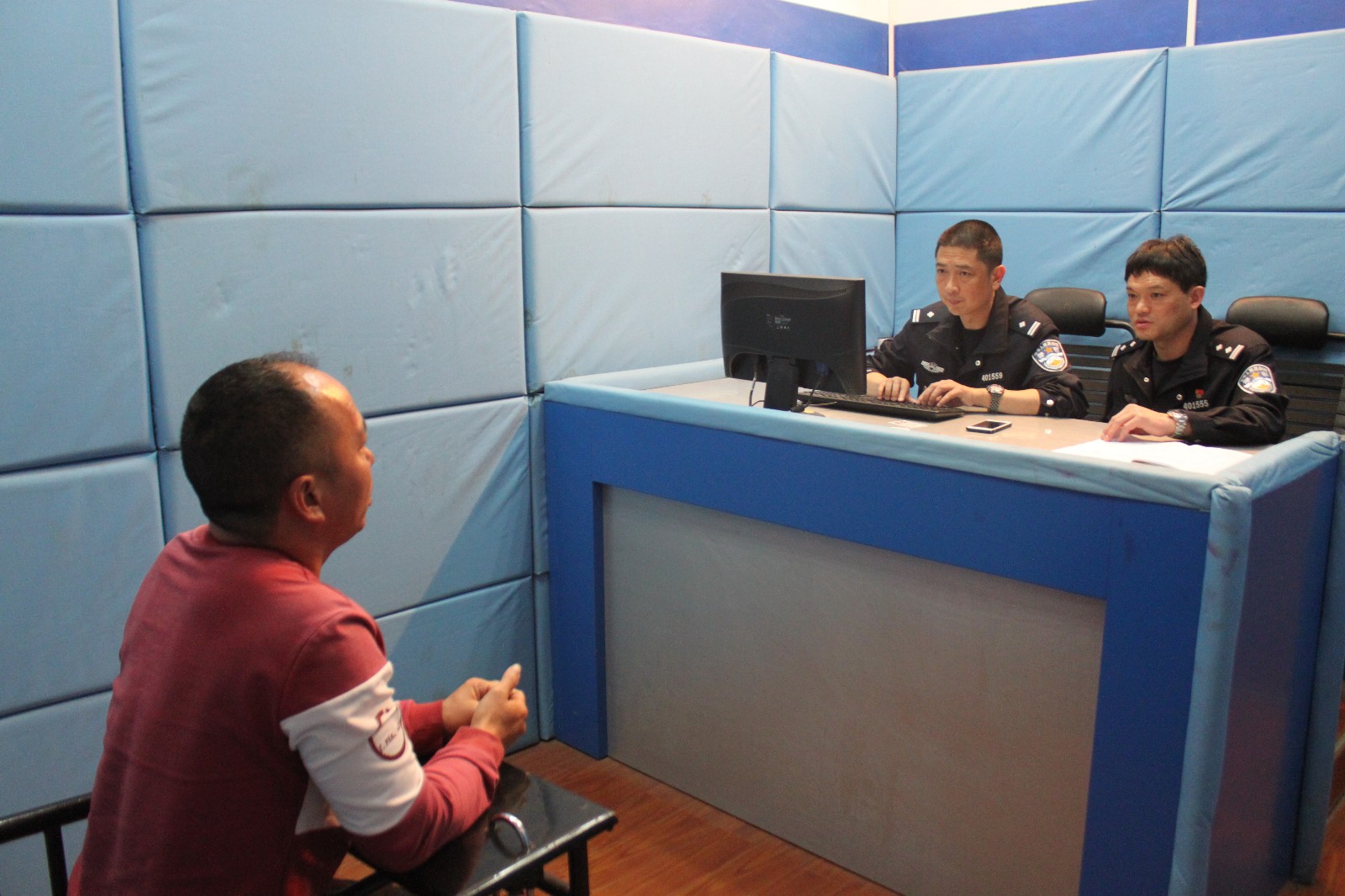 德化民警识破“高科技”作弊 现场查获 “手表”摄像机、隐形耳塞