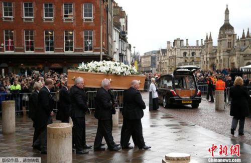 霍金葬礼在英国剑桥圣玛丽教堂举行 500名亲友同事为其送行