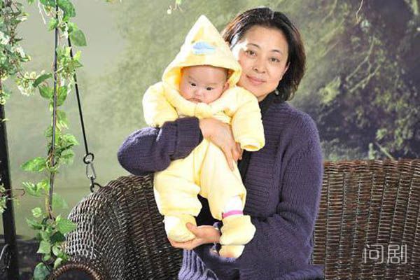 倪萍的儿子得了什么病？她为治疗儿子退出央视十年老了20岁