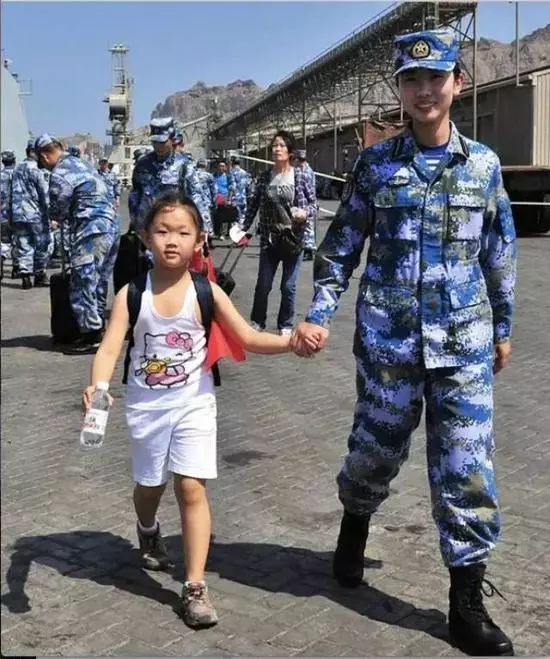中国海军，生日快乐！愿你不断发展，愿你永远向前！