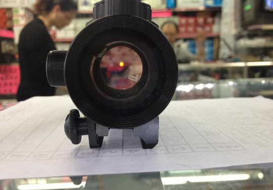 绝地求生红点和全息瞄准镜怎么选，红点和全息瞄准镜有什么区别？