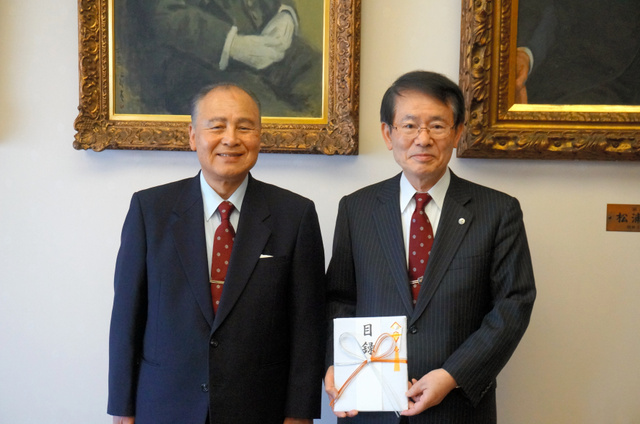 家贫自学获专利 日本一八旬老人向九州大学捐款5亿日元