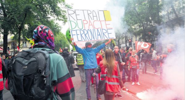 法国铁路罢工：“无车日”效果明显 政府可能作出让步