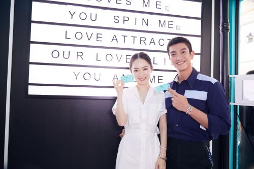 蒂芙尼中国区品牌挚爱大使杜江和霍思燕夫妇 3