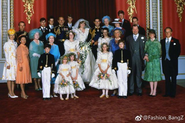 四世同堂！哈里王子与梅根婚后首张全家福曝光，卡米拉微笑出镜！