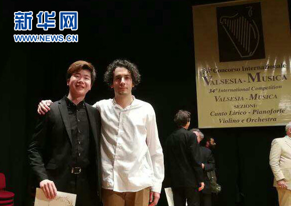 华裔青年在意大利获国际小提琴比赛一等奖