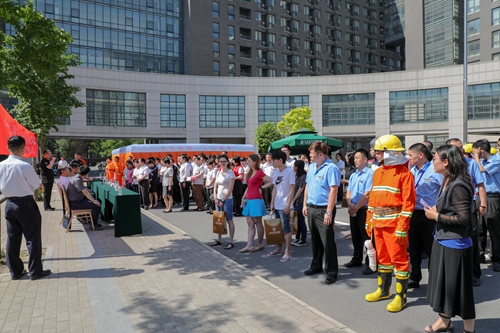 中关新园联合八家消防中队 举行2018年消防演练