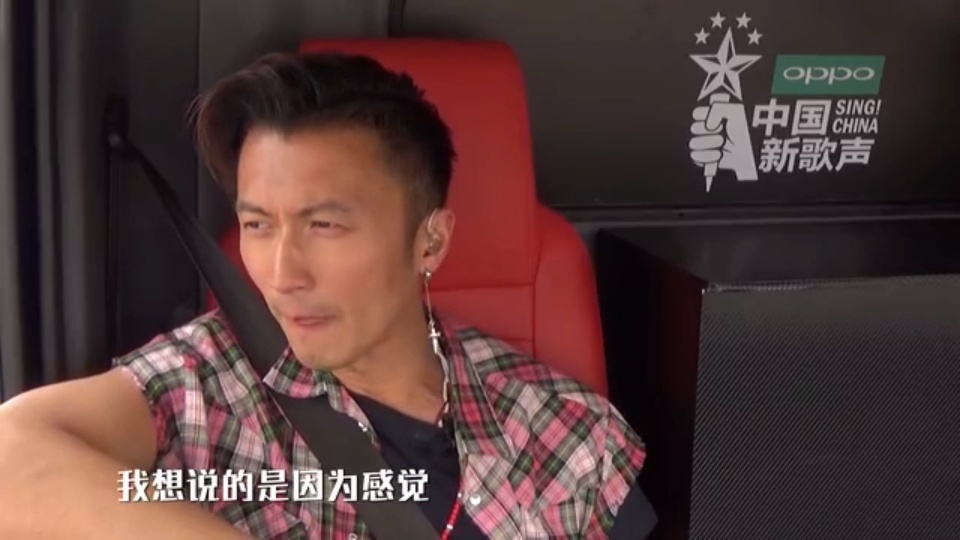 谢霆锋在节目中和王菲秀恩爱 但却戴着张柏芝送的耳环