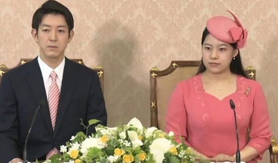日本绚子公主与平民未婚夫会见记者 求婚细节曝光