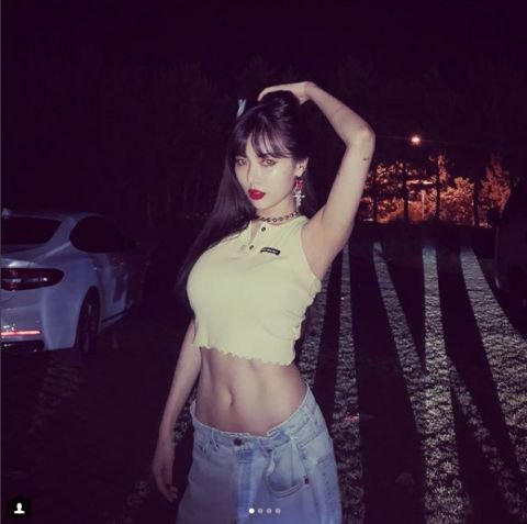韩国女星跳舞单手脱衣曲线诱人 泫雅是谁个人资料