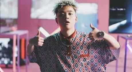 抖音上非常火爆的神曲星球坠落,小编为你分享了高清无水印斗图表情包!