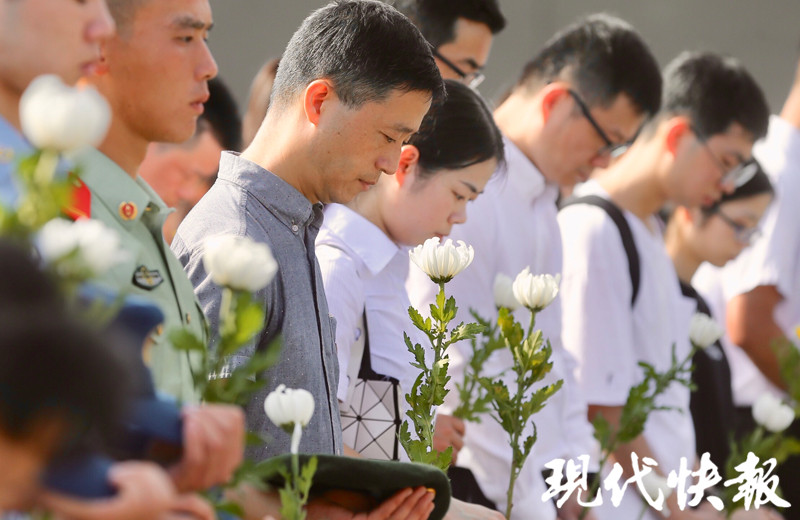 南京撞响和平大钟怎么回事？8月15日民众缅怀南京大屠杀遇难同胞