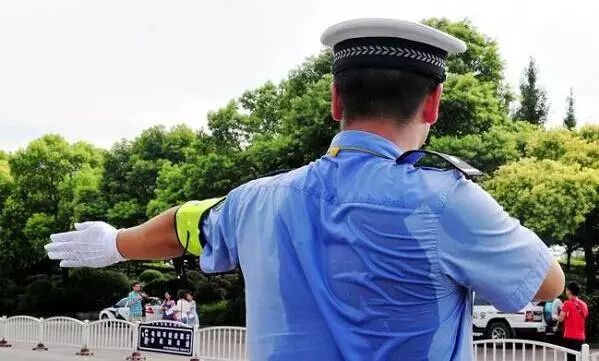 南京民警赤脚执法真相曝光 为我们的人民警察点赞！