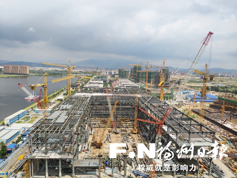 福州数字中国会展中心月底钢结构封顶