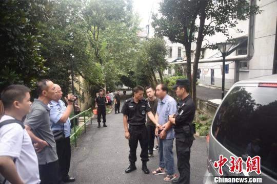 男子借钱不成杀害邻居 潜逃22年后被杭州警方抓获