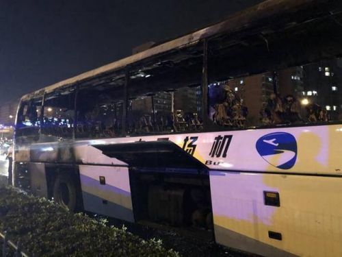 北京机场大巴起火事件始末详情无人伤亡 现场图曝光车厢后部已烧空