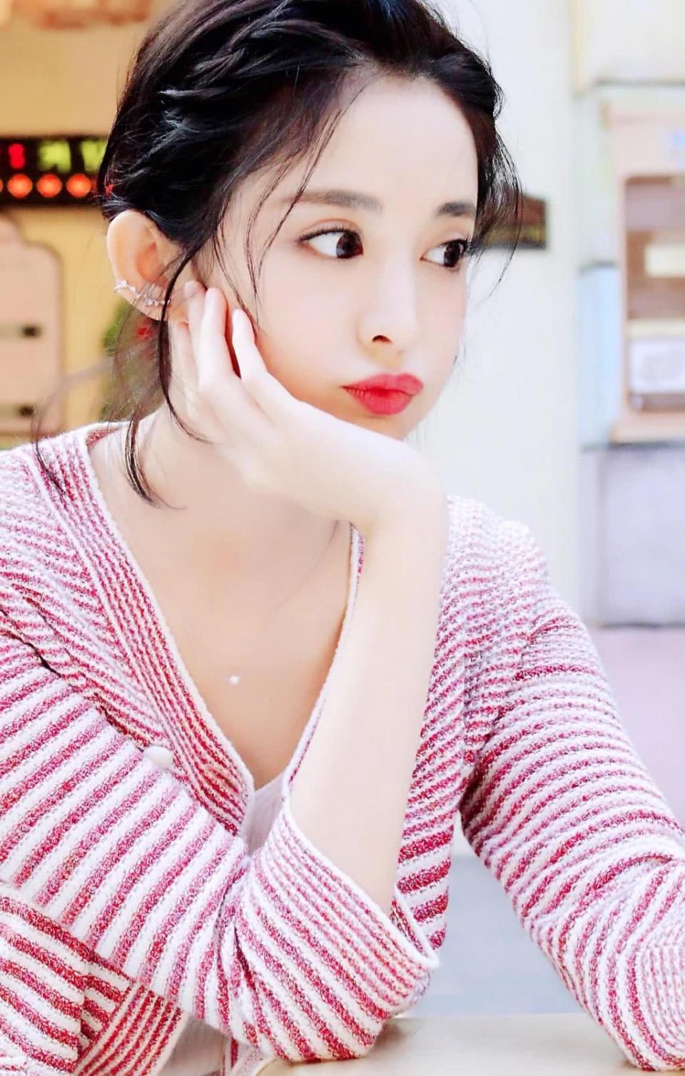 娜扎韩国拍戏惊艳韩国网友，被称赞为非现实的美貌