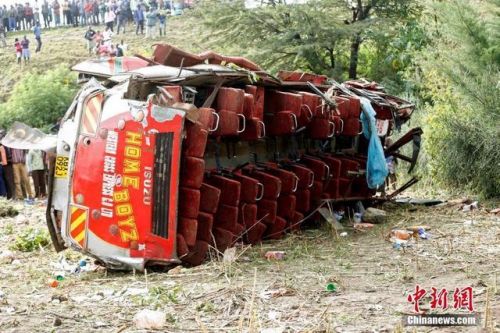 肯尼亚巴士事故42人死亡现场太惨烈  肯尼亚巴士事故原因是什么（2）