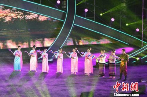 四川省第八届少数民族艺术节开幕