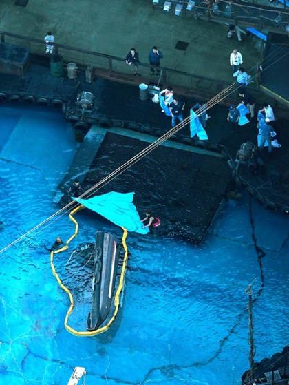 日本环球影城再出事故 水上表演突然翻船