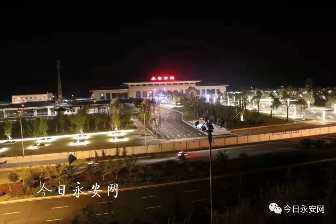 永安南站最新进展 站前广场夜景灯已调试完毕！超级美！