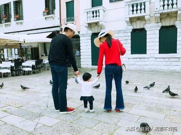 刘强东42岁亲妹妹近照曝光，长成这样，兄妹差距也太大了吧！