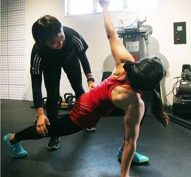 女生怎么锻炼肌肉 1542265753874.jpg