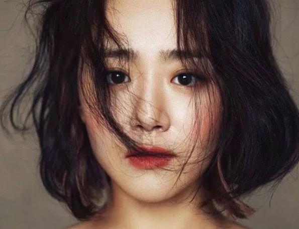 她因长得太清纯被韩国观众禁止整容，一场大病却让她长残了