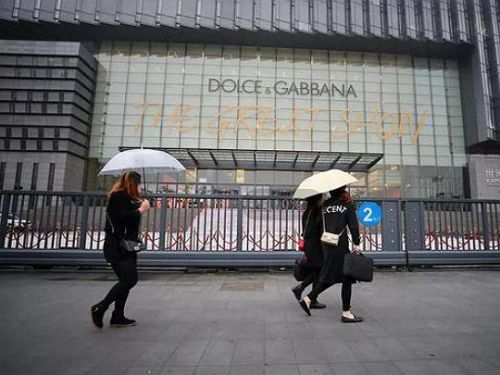 杜嘉班纳辱华事件持续发酵：dg秀场全部被拆 一夜间人去楼空