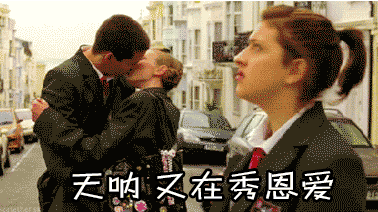 前女友秀恩爱，我也不能输！辣妈离婚后带娃拉横幅热舞庆祝