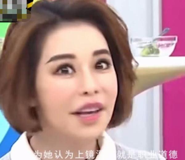 女子整容上瘾22年动刀60次，整容前素颜照曝光，网友：整毁