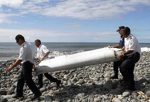 MH370遇难者家属找到客机残骸真的假的 MH370客机残骸照片曝光