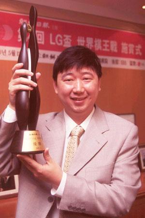 刚刚，柯洁大逆转勇夺世界冠军 超越李世石李昌镐成最年轻六冠王