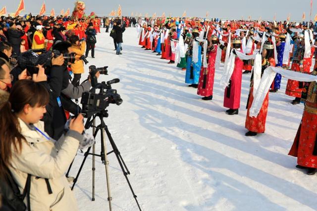 博湖冰雪节开幕 非遗文化展风采