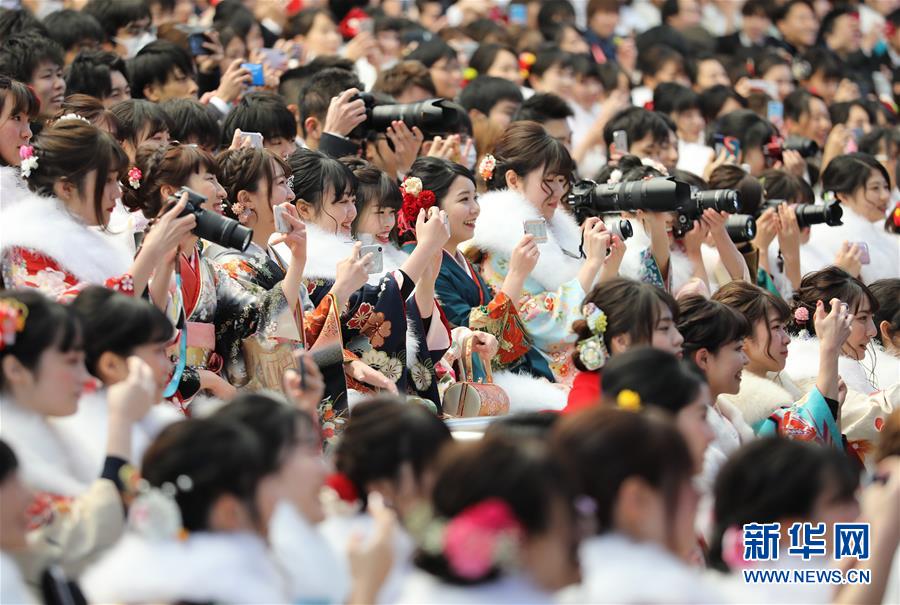 日本年满20周岁成人之日盛景出镜 高颜值女子扎堆成群