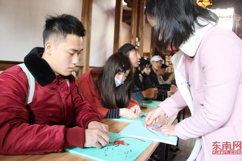 台湾青年学子在福州体验传统民俗 感受浓浓年味