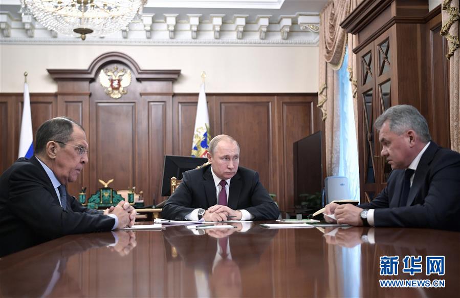 普京宣布俄暂停履行《中导条约》义务 俄罗斯美国为何都停止此义务