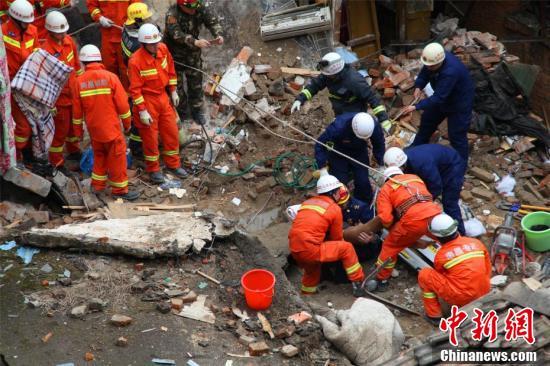 南昌发生3层楼房坍塌事件 被困者全部获救