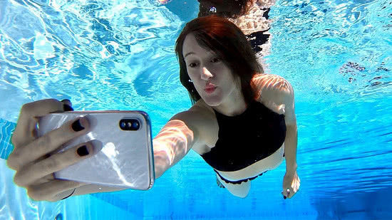 iPhoneXl新品曝光？外型改变不大，可水下拍照？