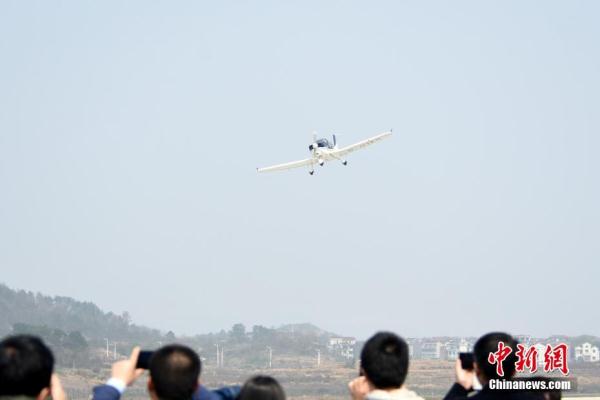 中国民企自主研制通用飞机GA20首次公开试飞