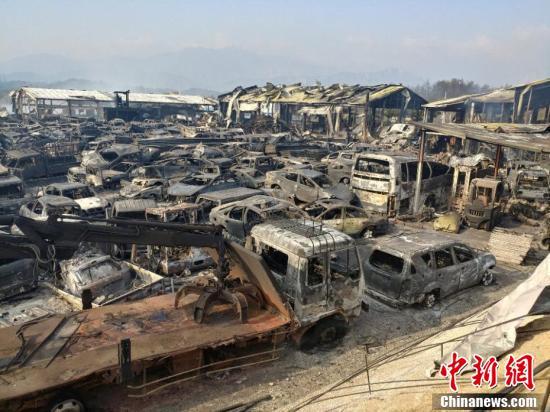 韩国发生山火 森林成片燃烧火光冲天