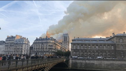 巴黎圣母院大火最新消息，巴黎圣母院大火起火原因现场视频图片